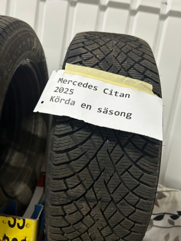1600226-4 Däck på aluminiumfälgar 4 st