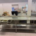 1141755-1 Lång arbetsbänk med underhylla och 2 draglådor. Cirka  270x65x90