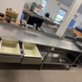 1141755-2 Lång arbetsbänk med underhylla och 2 draglådor. Cirka  270x65x90