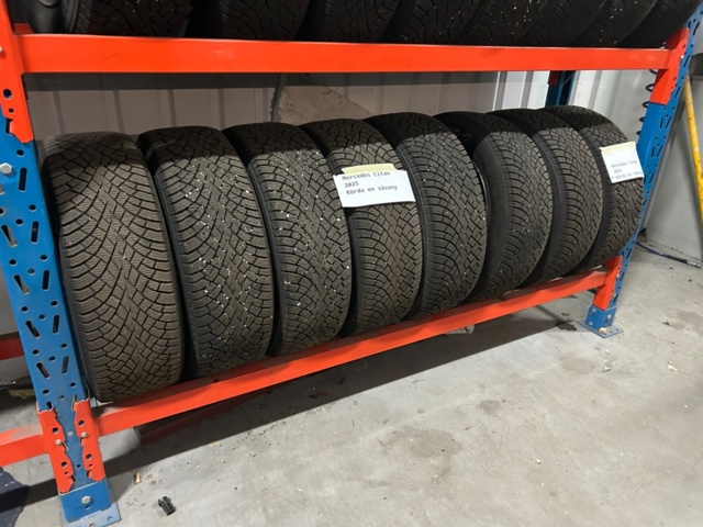 1600224-1 Däck på aluminiumfälg 8 st