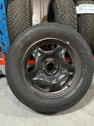 1600224-2 Däck på aluminiumfälg 8 st