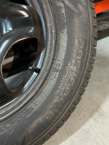 1600224-4 Däck på aluminiumfälg 8 st
