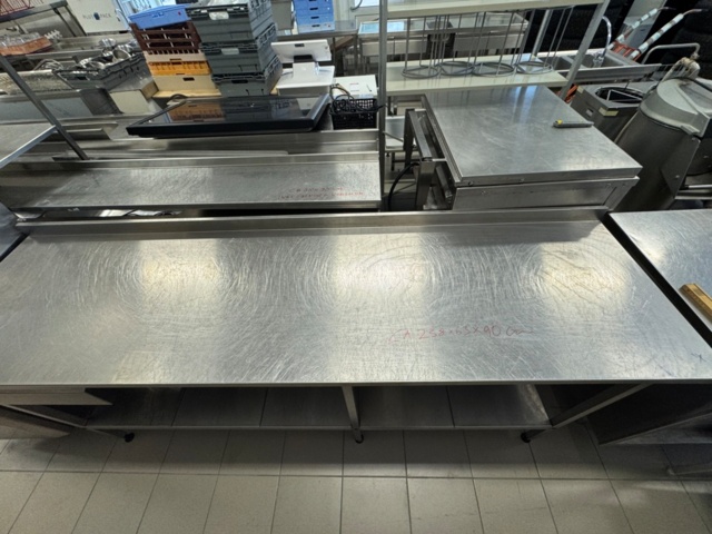 1141763-6 Rostfri arbetsbänk med underhylla, 1draglåda.  Ca 240x65x90 cm