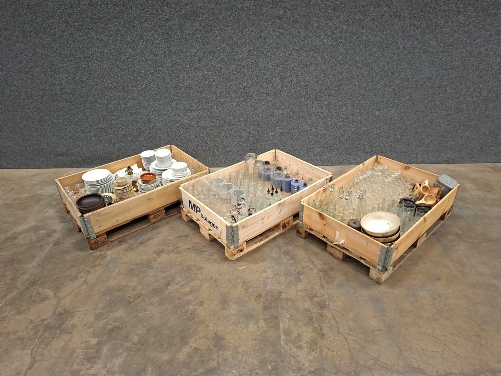1603548-2 Plates, glasses, glass jars, bowls and much more