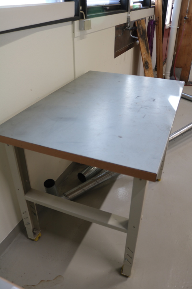 1515297-3 Work table