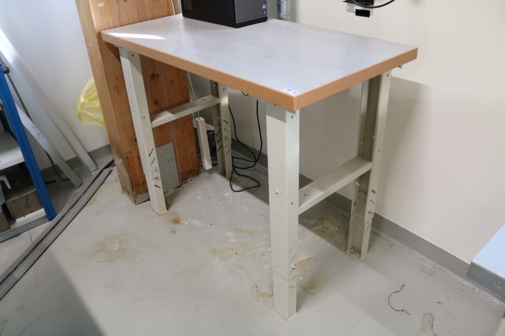 1515298-2 Work table