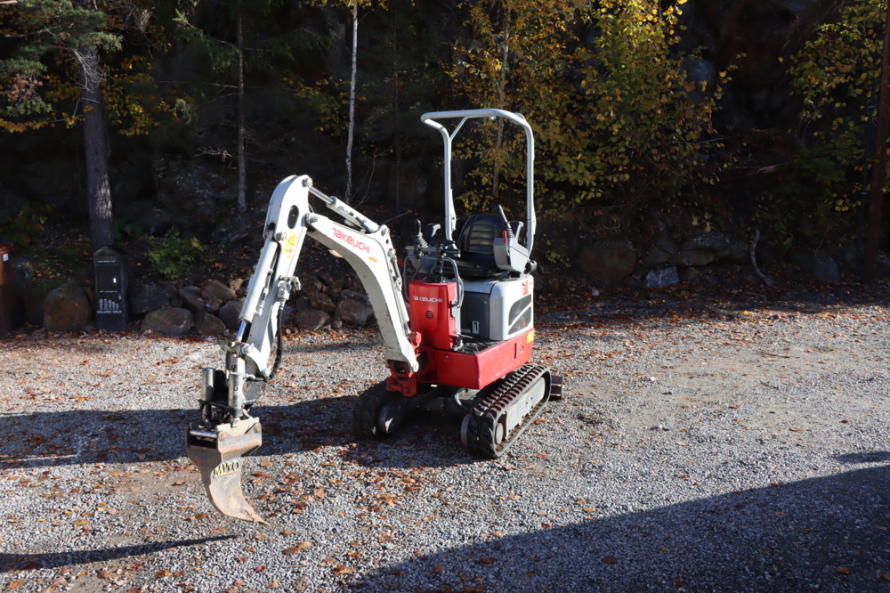 1603729-1 Mini excavator Takeuchi TB 210R with accessories 2024