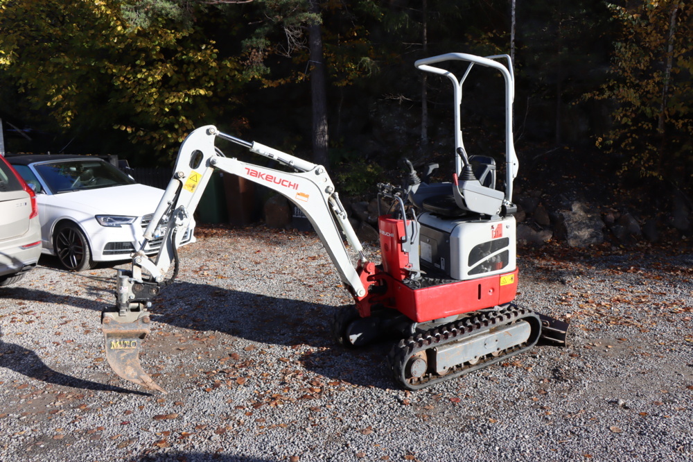 1603729-2 Mini excavator Takeuchi TB 210R with accessories 2024