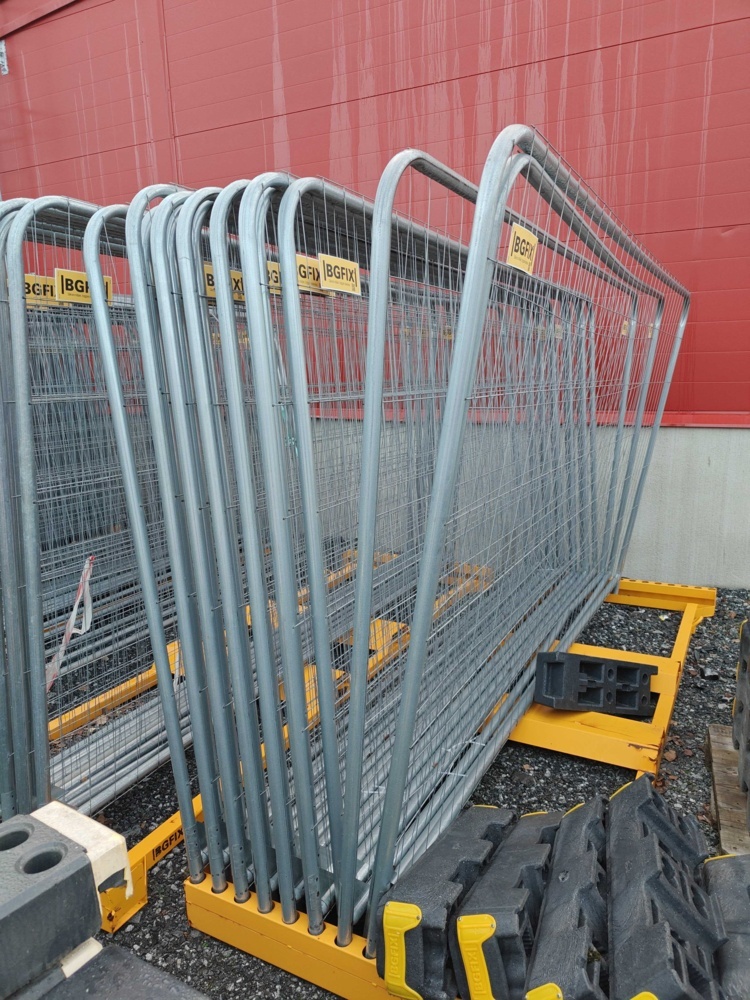 1484677-2 Construction fence 122 meters