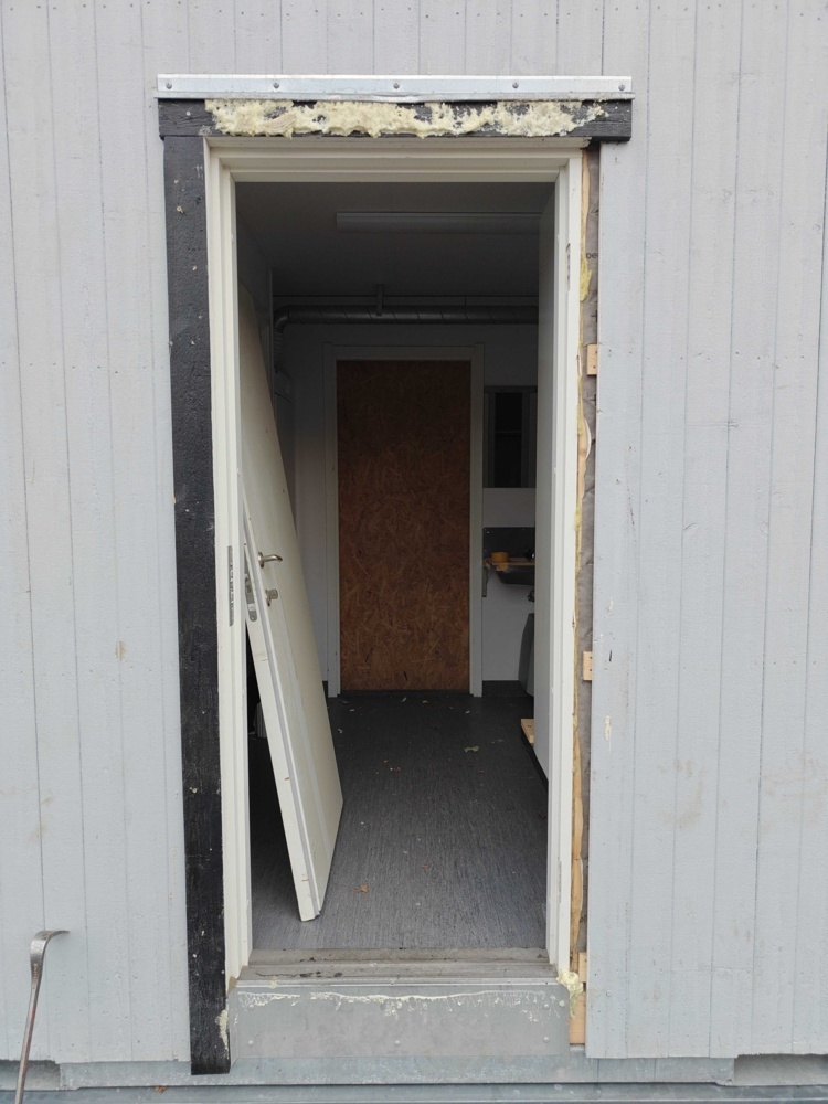1484678-2 Crew shed OMT6DW