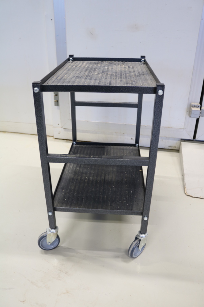 1515305-3 Tool table on wheels