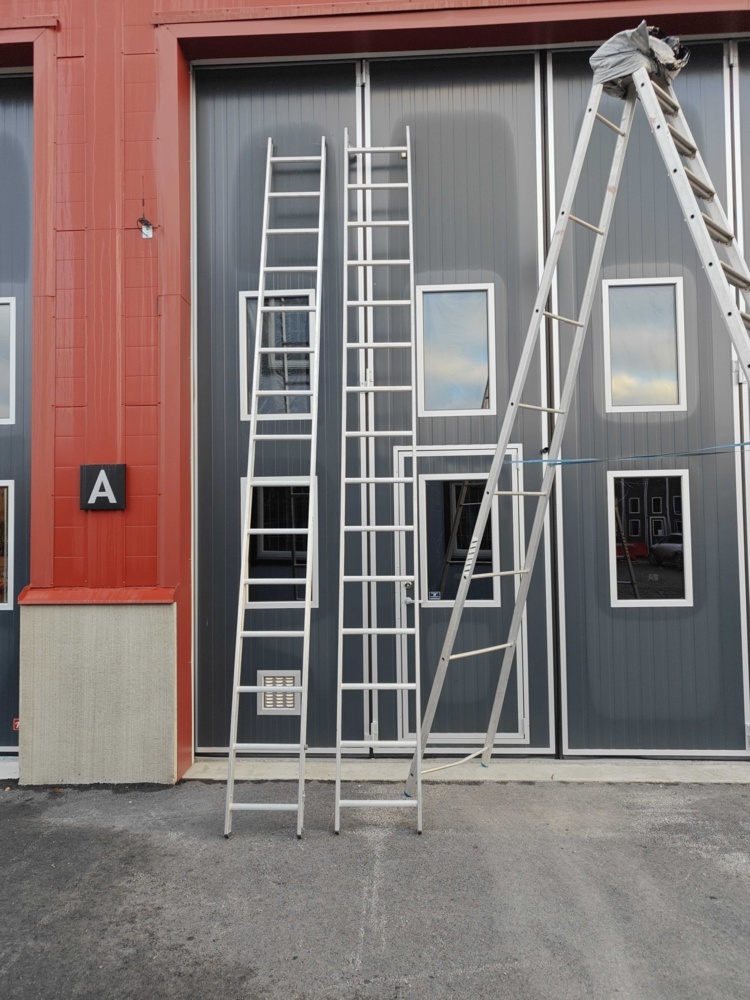 1484679-2 Stepladder and extension ladder