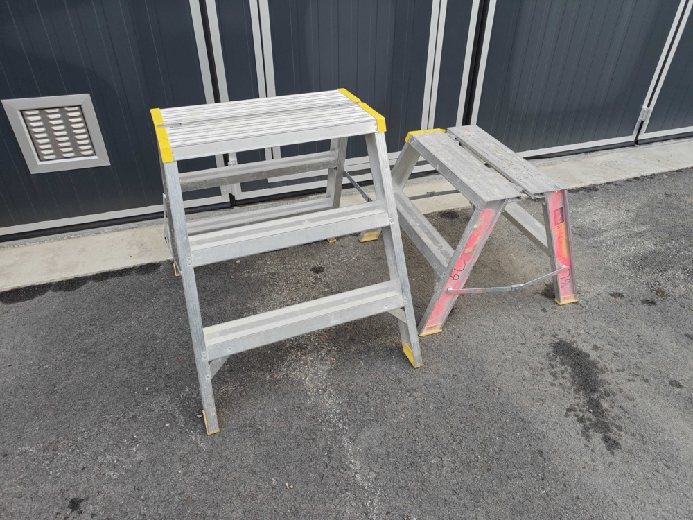 1484683-1 Two Wibe stepladders