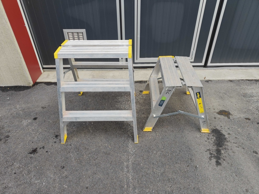 1484684-1 Two Wibe stepladders