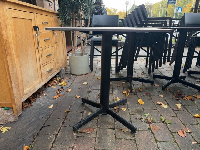 1576494-6 Parti med utemöbler - bord, stolar, soffa och fåtöljer