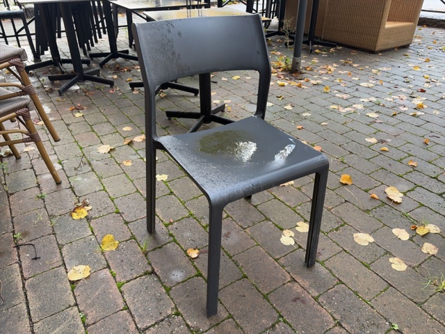 1576494-7 Parti med utemöbler - bord, stolar, soffa och fåtöljer