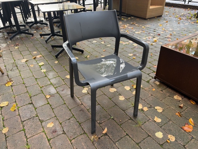 1576494-10 Parti med utemöbler - bord, stolar, soffa och fåtöljer