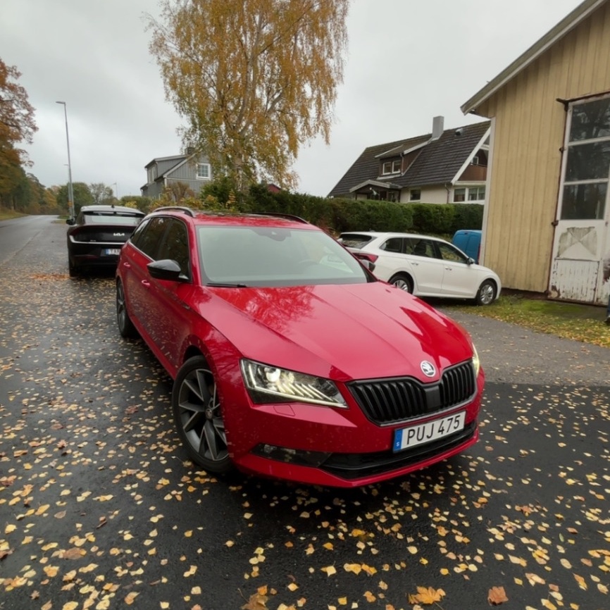 1373337-2 Škoda Superb Kombi 1.8 TSI DSG Sekventiell, 180hk, 2018