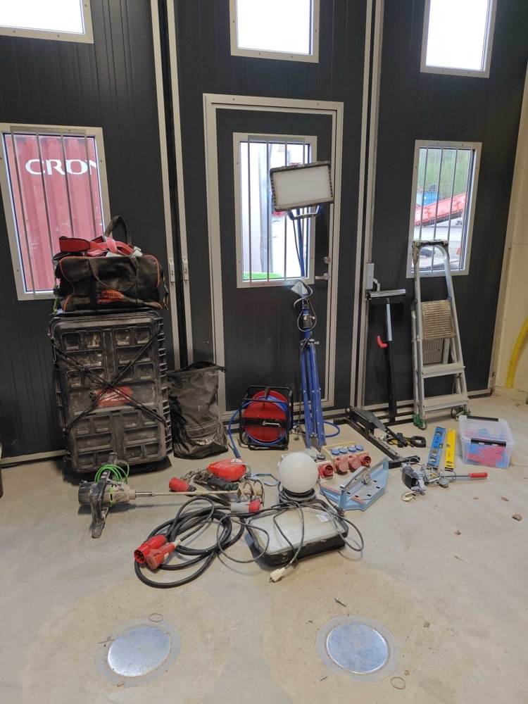 1484688-1 Tools and accessories for construction