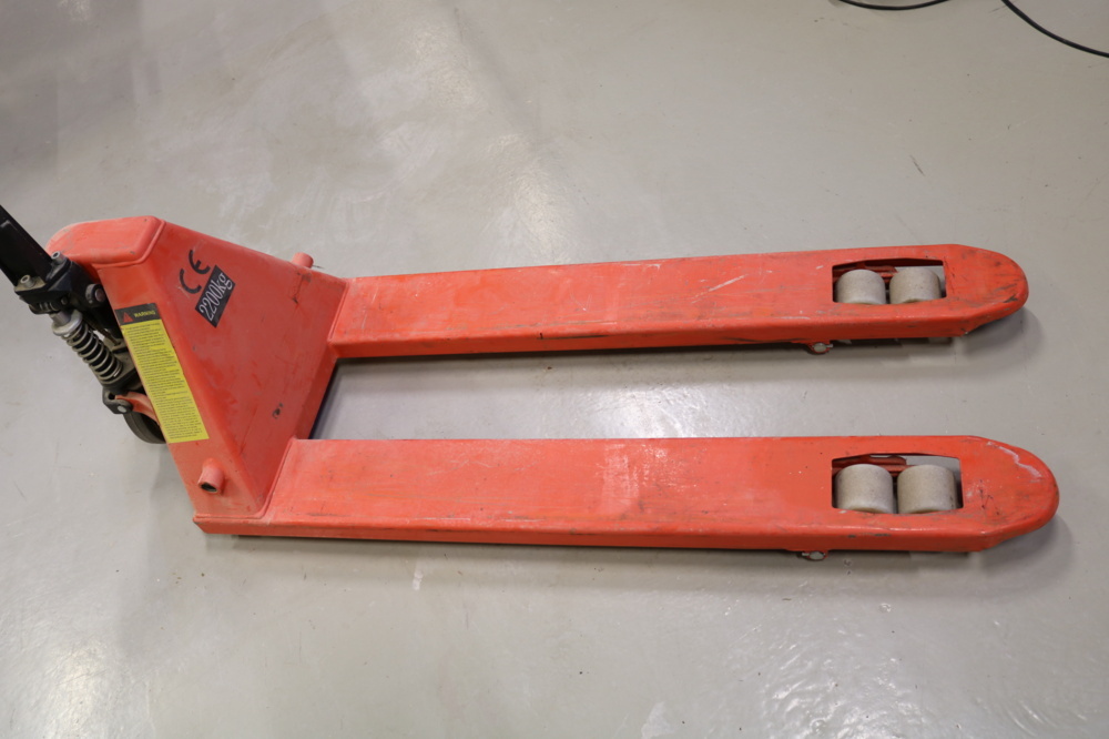 1515315-2 Pallet truck 2200 kg
