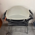 1600250-4 Gasolgrill med stativ - Weber Q