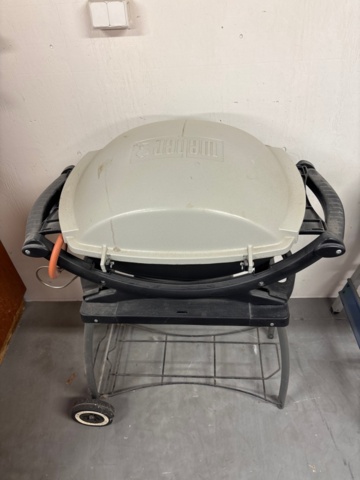 1600250-4 Gasolgrill med stativ - Weber Q