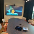 1519363-2 Konferenssystem med skärm, kamera, mikrofon och högtalare