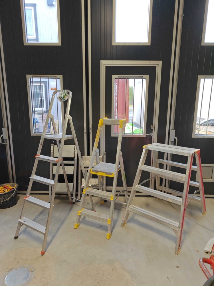 1484689-2 Five ladders