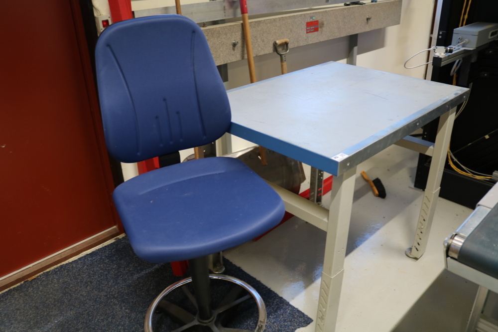 1515318-2 Work table & chair