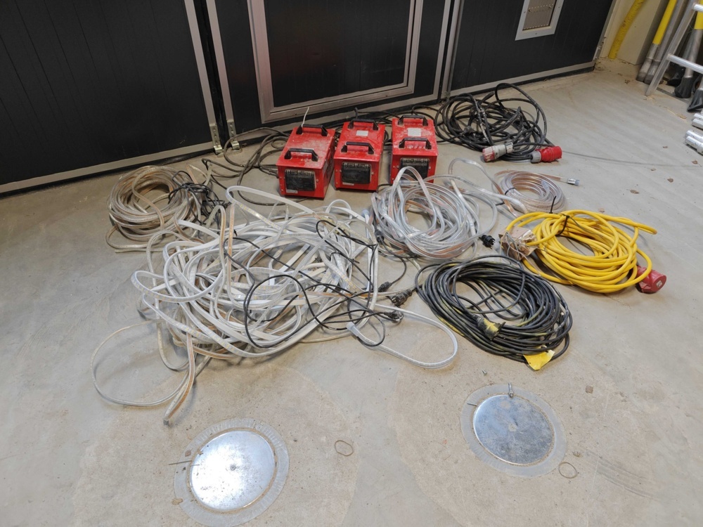 1484690-2 LED lighting and extension cable