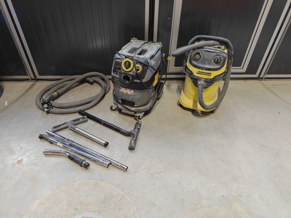 1484692-1 Two Kärcher industrial vacuum cleaners