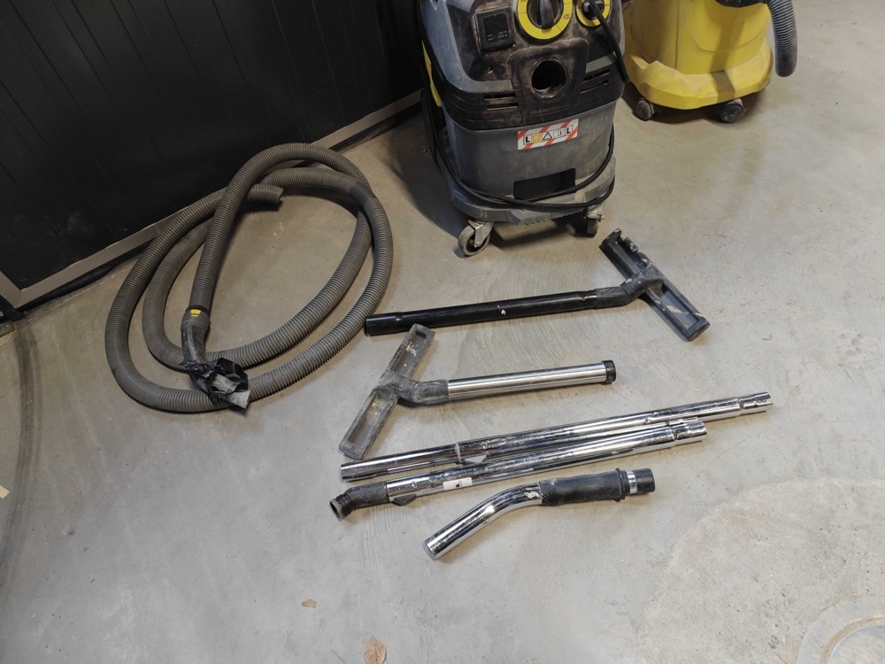 1484692-2 Two Kärcher industrial vacuum cleaners