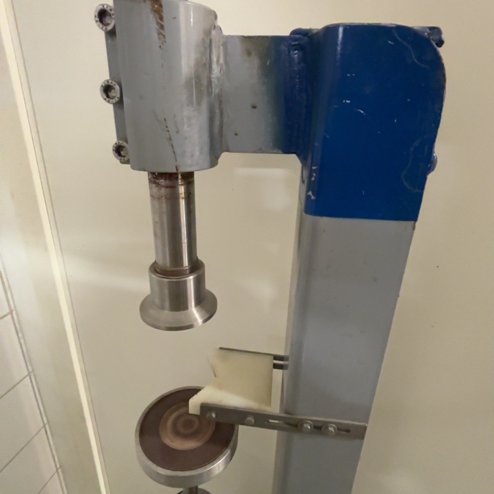 1373630-2 Halvautomatisk kapsyleringsmaskin för glasflaskor - MB-02