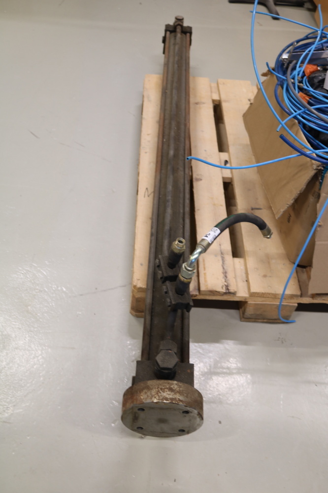 1515328-2 Double-acting hydraulic cylinder. 2 meters