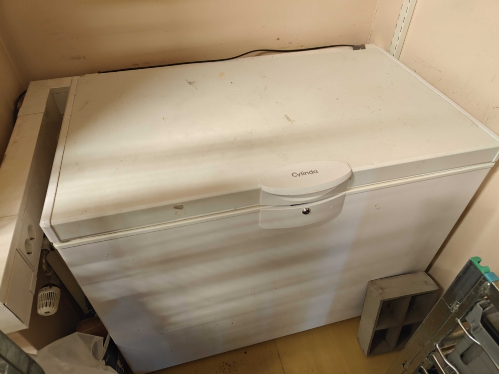 1564938-1 2st frysboxar samt ett kylskåp