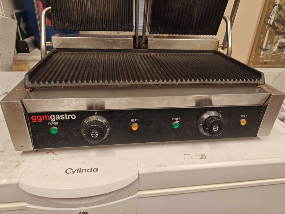 1564939-2 Dubbel klämgrill GGM Gastro KGKB300