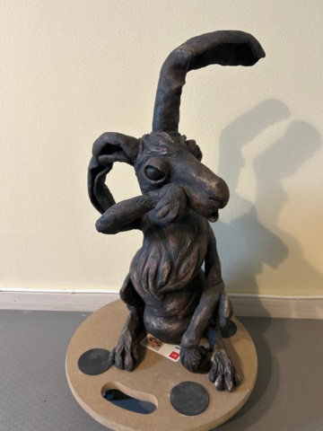 1600275-2 Skulptur ”Mjölkhare'' Eleonore Nilsson Odén