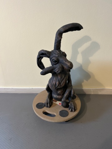 1600275-1 Skulptur ”Mjölkhare'' Eleonore Nilsson Odén