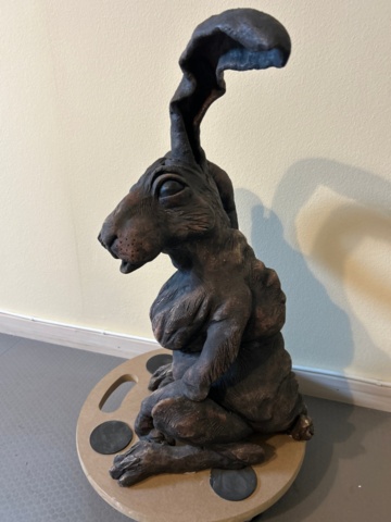 1600275-4 Skulptur ”Mjölkhare'' Eleonore Nilsson Odén