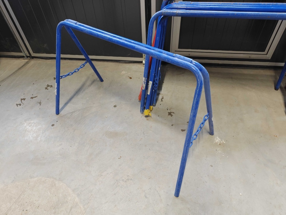 1484696-2 Ten workbenches