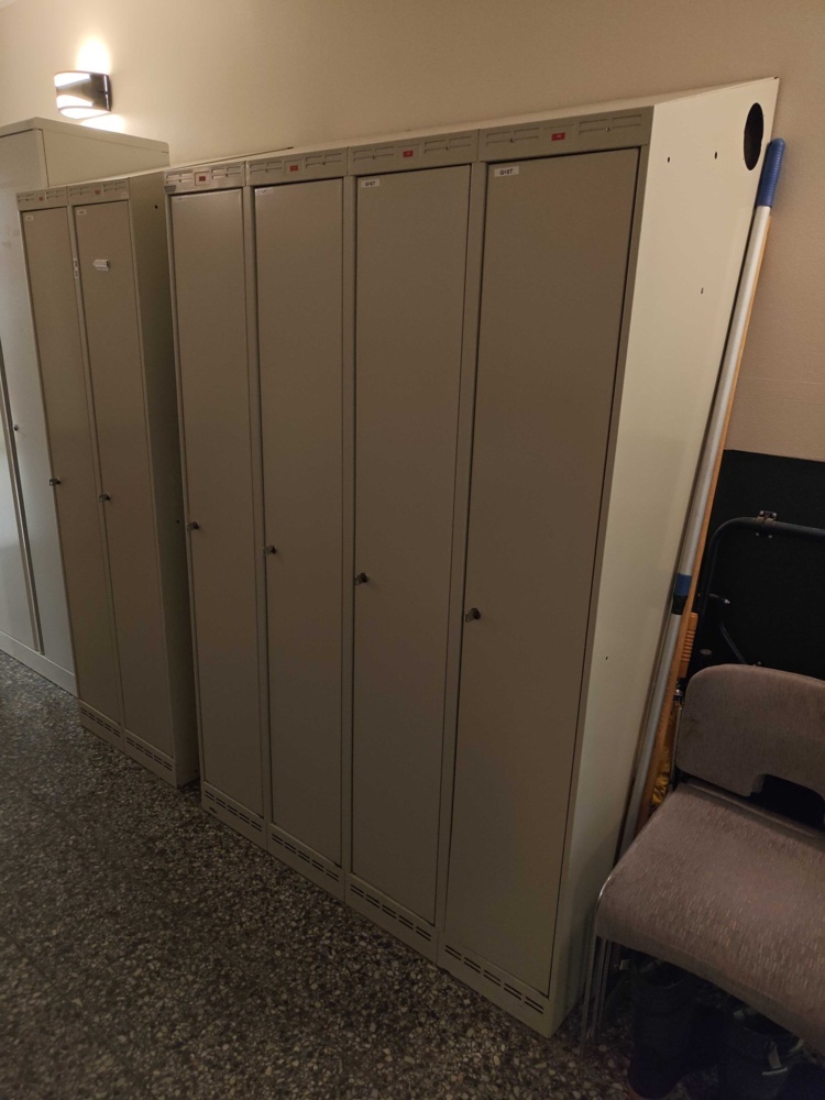 1581783-2 Omklädningsskåp - 2 st