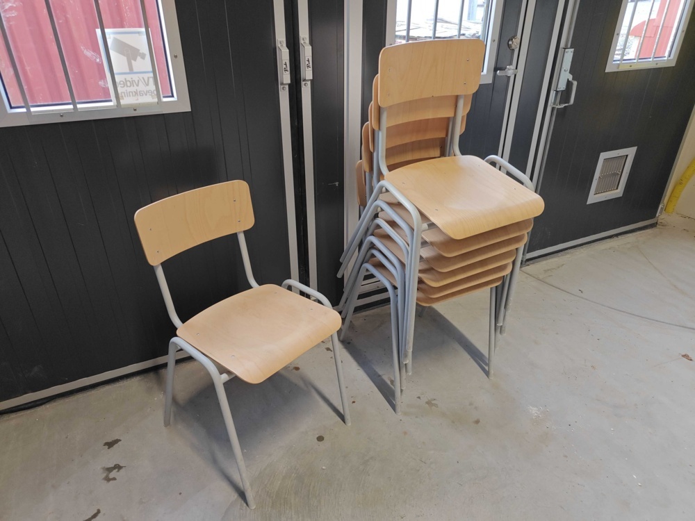 1484697-2 Seven chairs