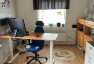 1594835 Kontorsinredning - Bord, stolar, whiteboardtavla, m.m