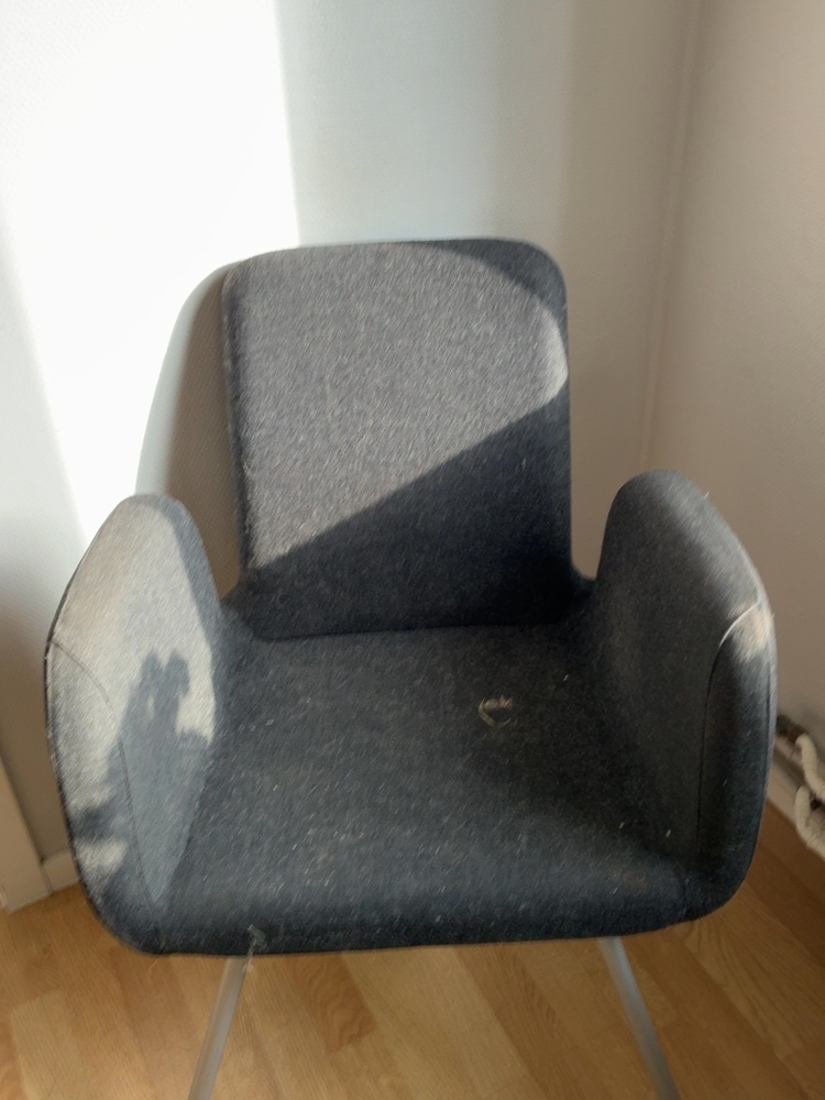 1594835-2 Kontorsinredning - Bord, stolar, whiteboardtavla, m.m