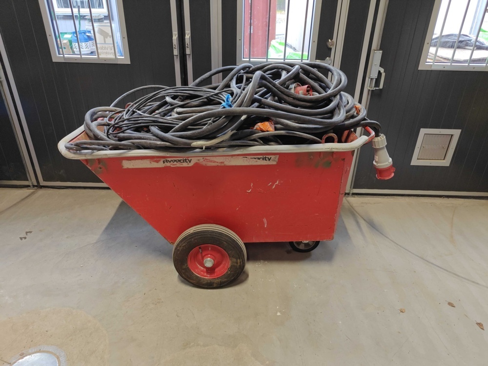 1484702-1 Material trolley containing mixed jumper cables