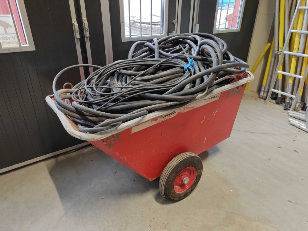 1484702-2 Material trolley containing mixed jumper cables