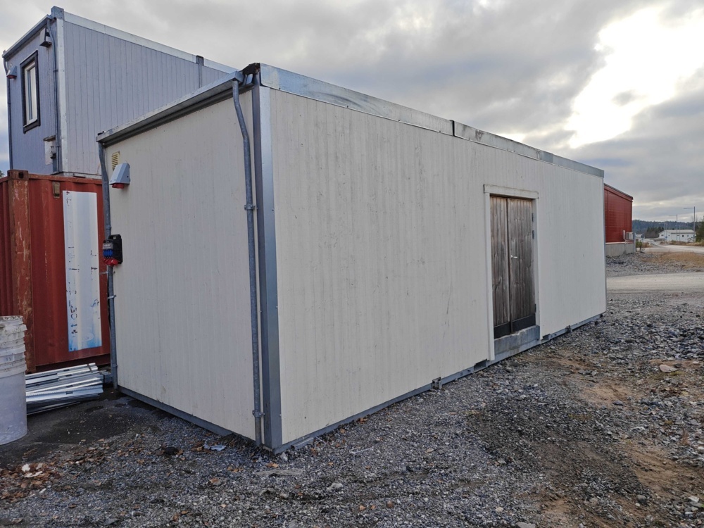 1484704-1 Storage shed