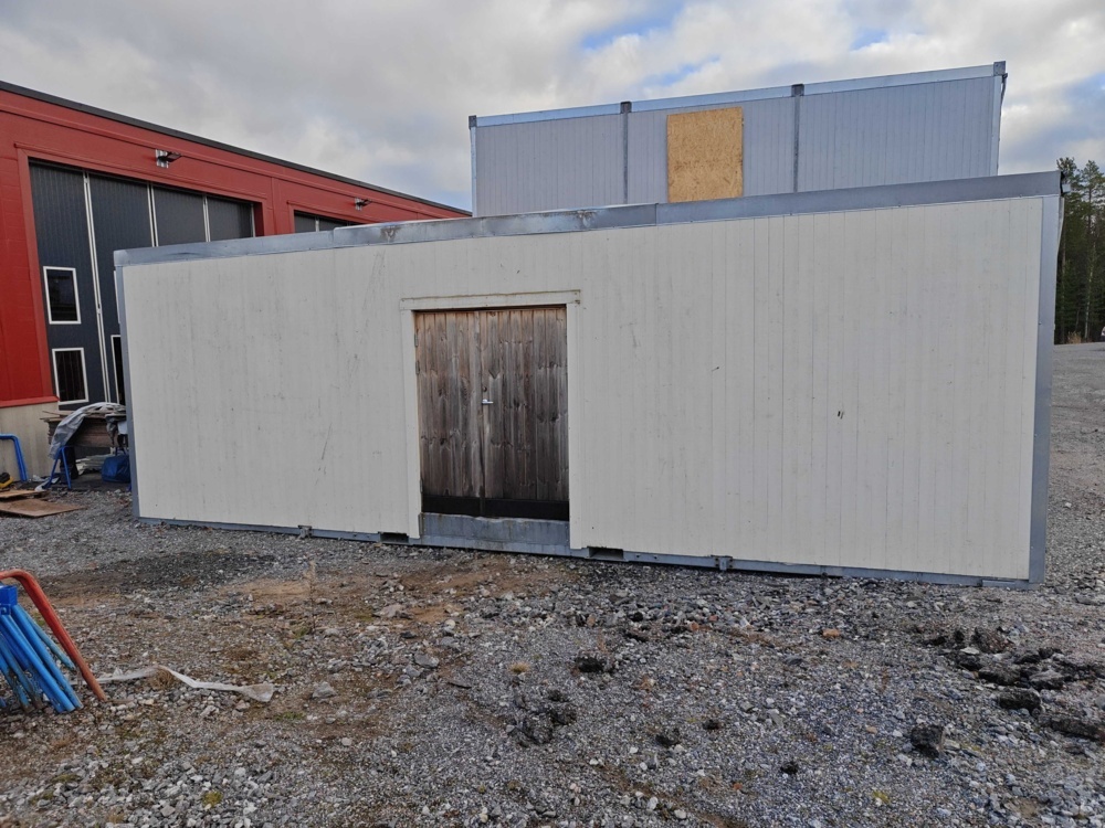 1484704-2 Storage shed