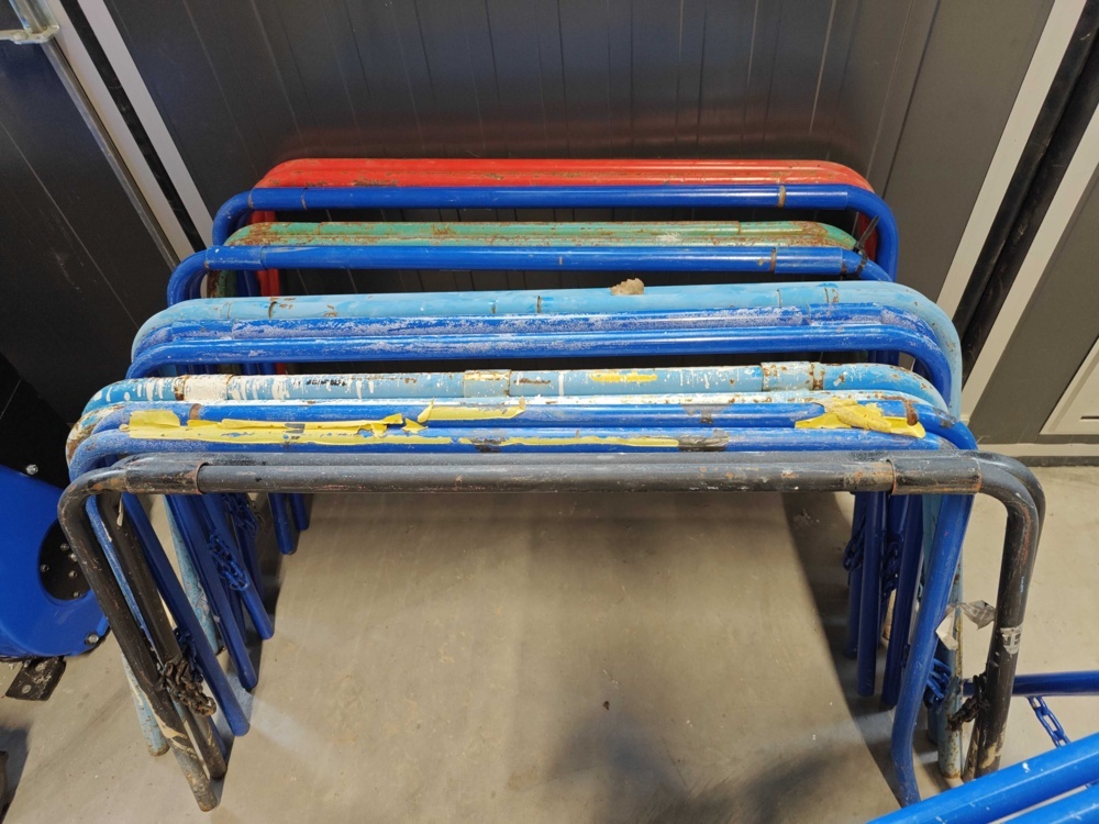 1484706-2 Ten workbenches