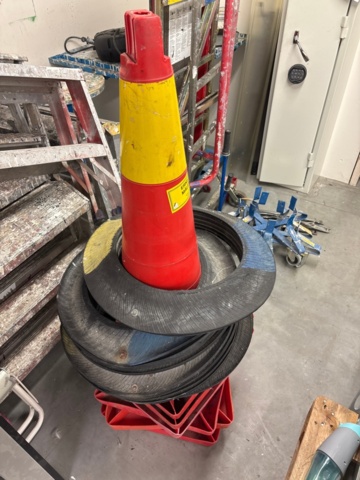 1600291-3 Trappstegar 7 st och vägkoner